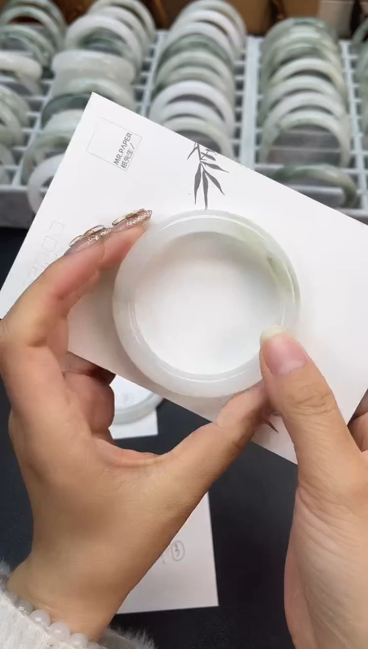 【闪购商品】石英质玉手镯未镶嵌52-54.4mm