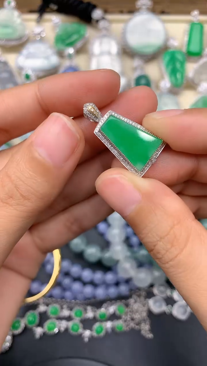 【闪购商品】翡翠颈饰18K金镶嵌224-中国好珍宝