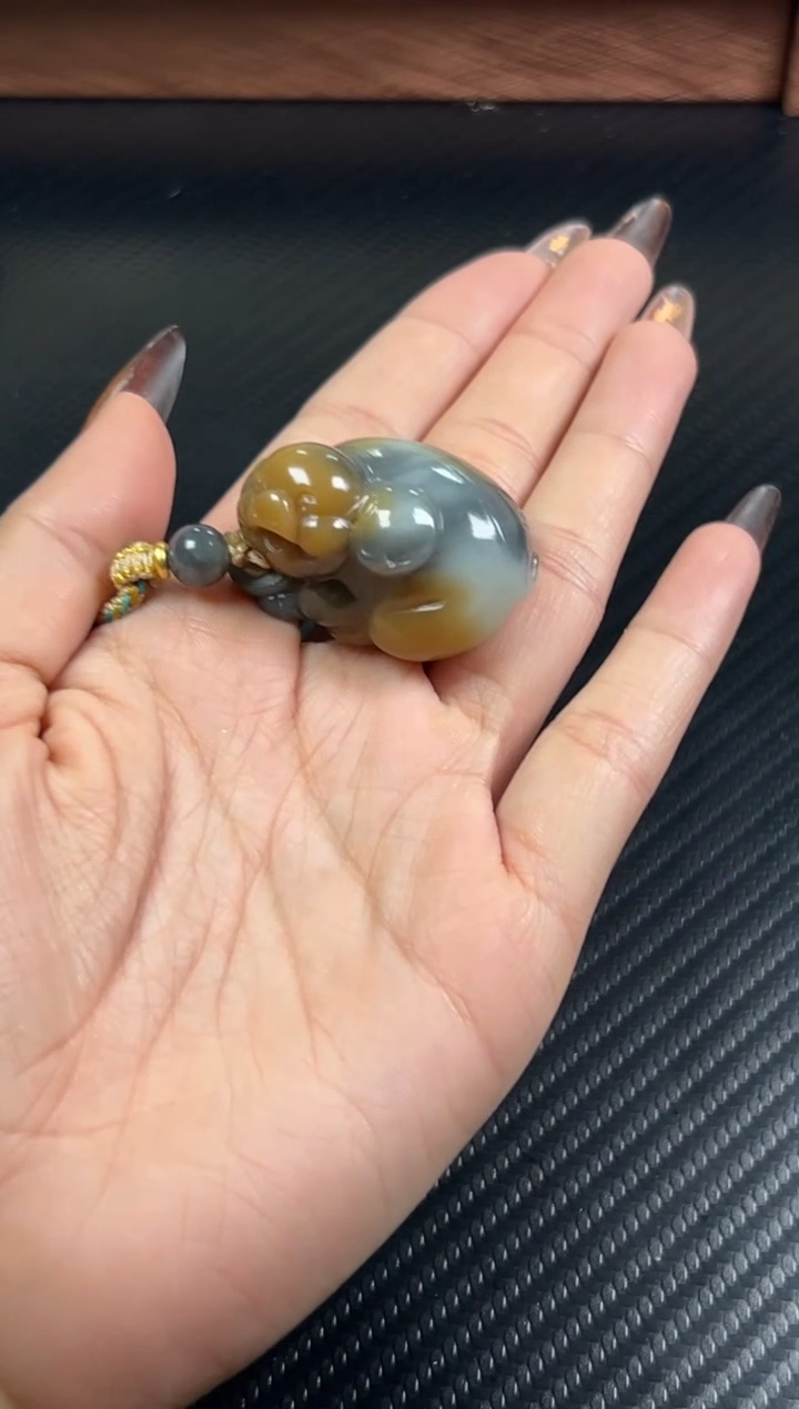 吊坠(赠链)未镶嵌和田玉若羌微色差吊坠m