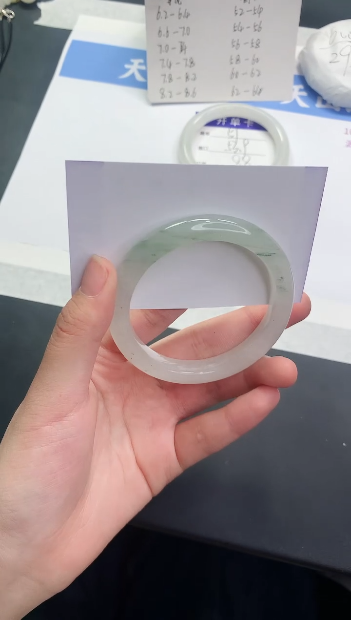 【闪购商品】石英质玉手镯未镶嵌T52-54