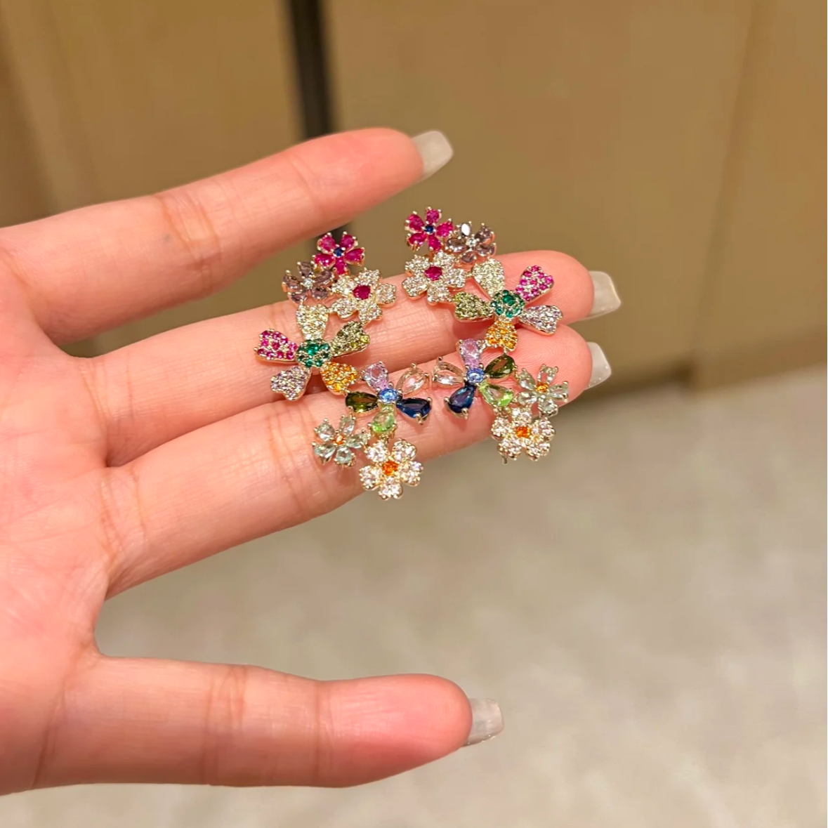 铜合金锆石耳饰 【繁花】七彩缤纷花卉盘旋耳骨带耳钉百搭气质轻奢