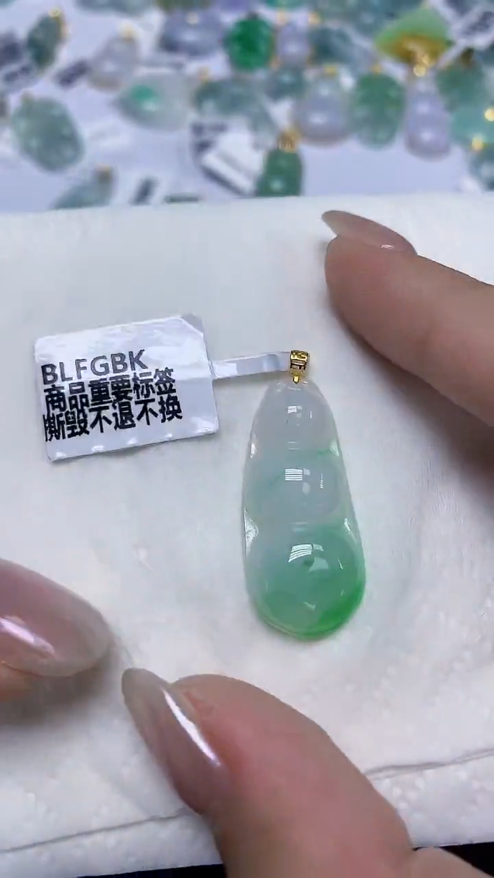 翡翠18K金镶嵌颈饰天然缅甸翡翠A货