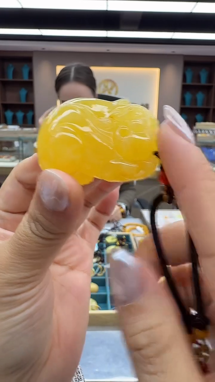 琥珀颈饰未镶嵌80秒拍号 假一罚三 