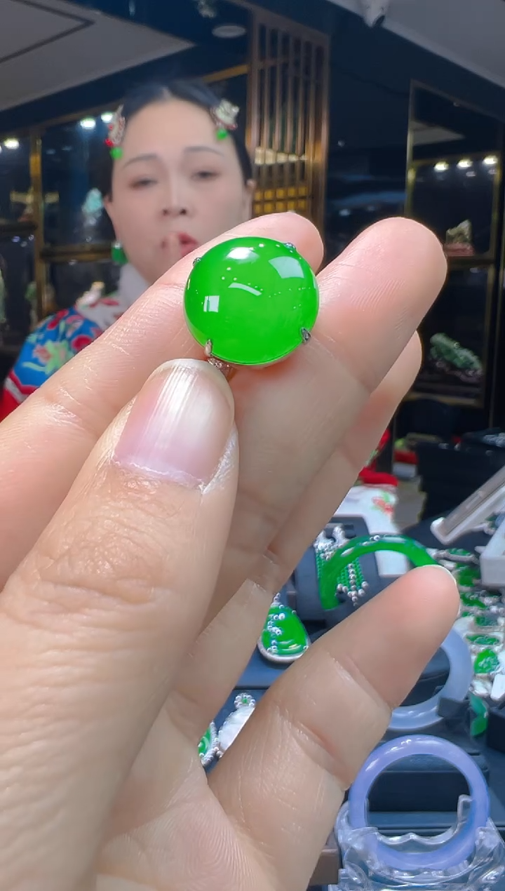 18K金镶嵌戒指翡翠060   