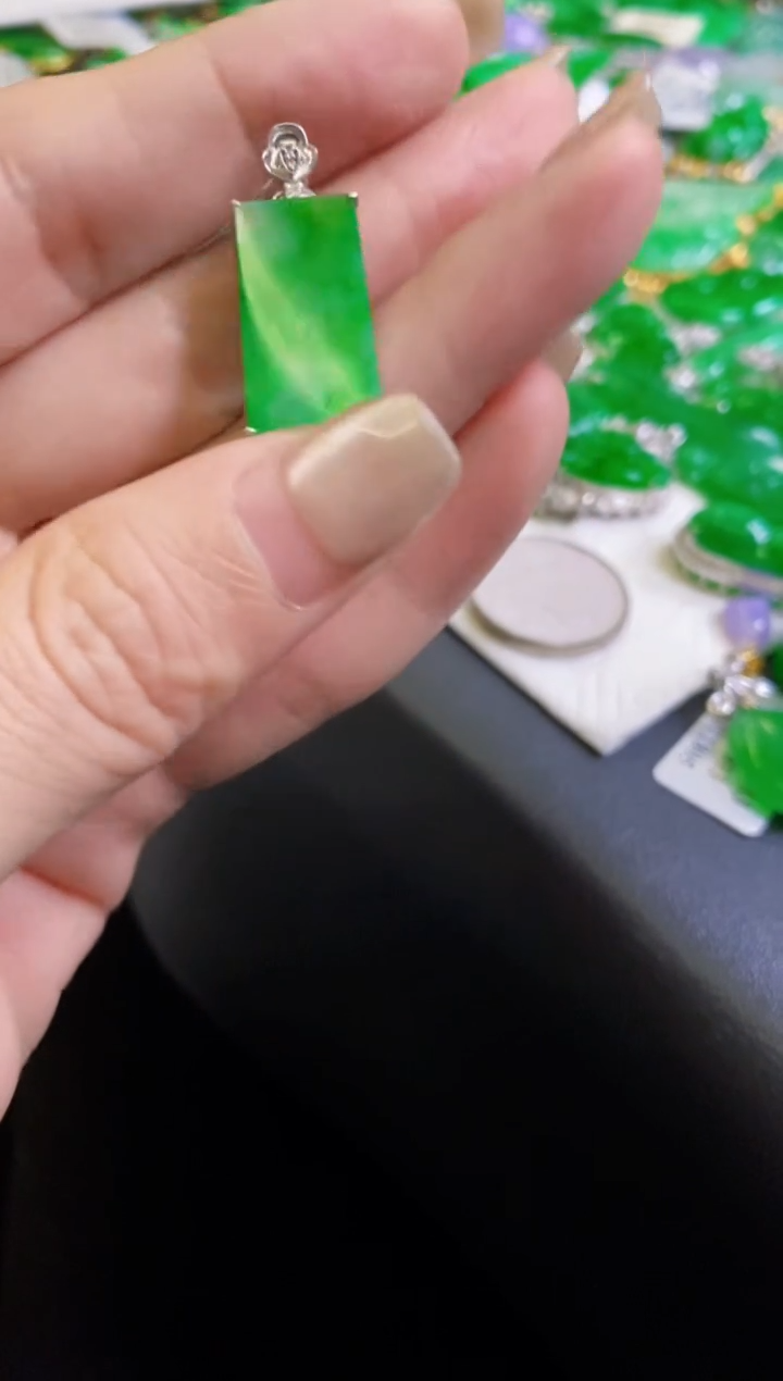 【闪购商品】翡翠颈饰18K金镶嵌吊坠