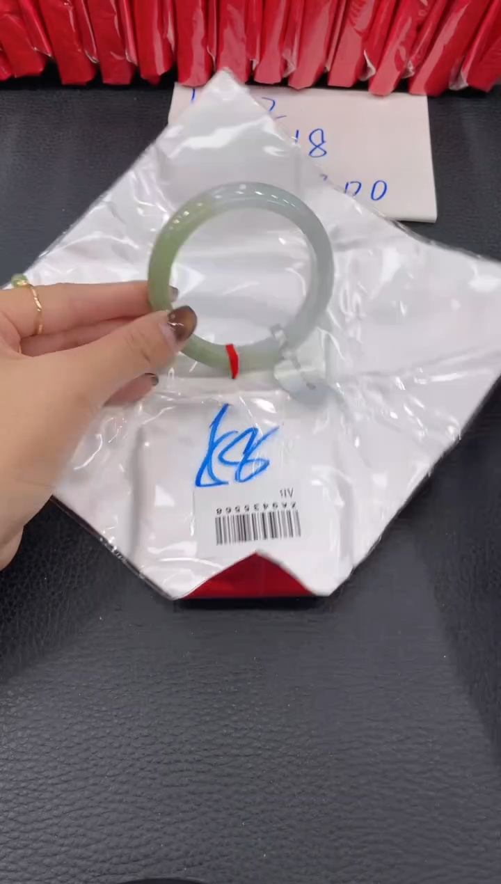 【闪购商品】翡翠手镯未镶嵌手镯