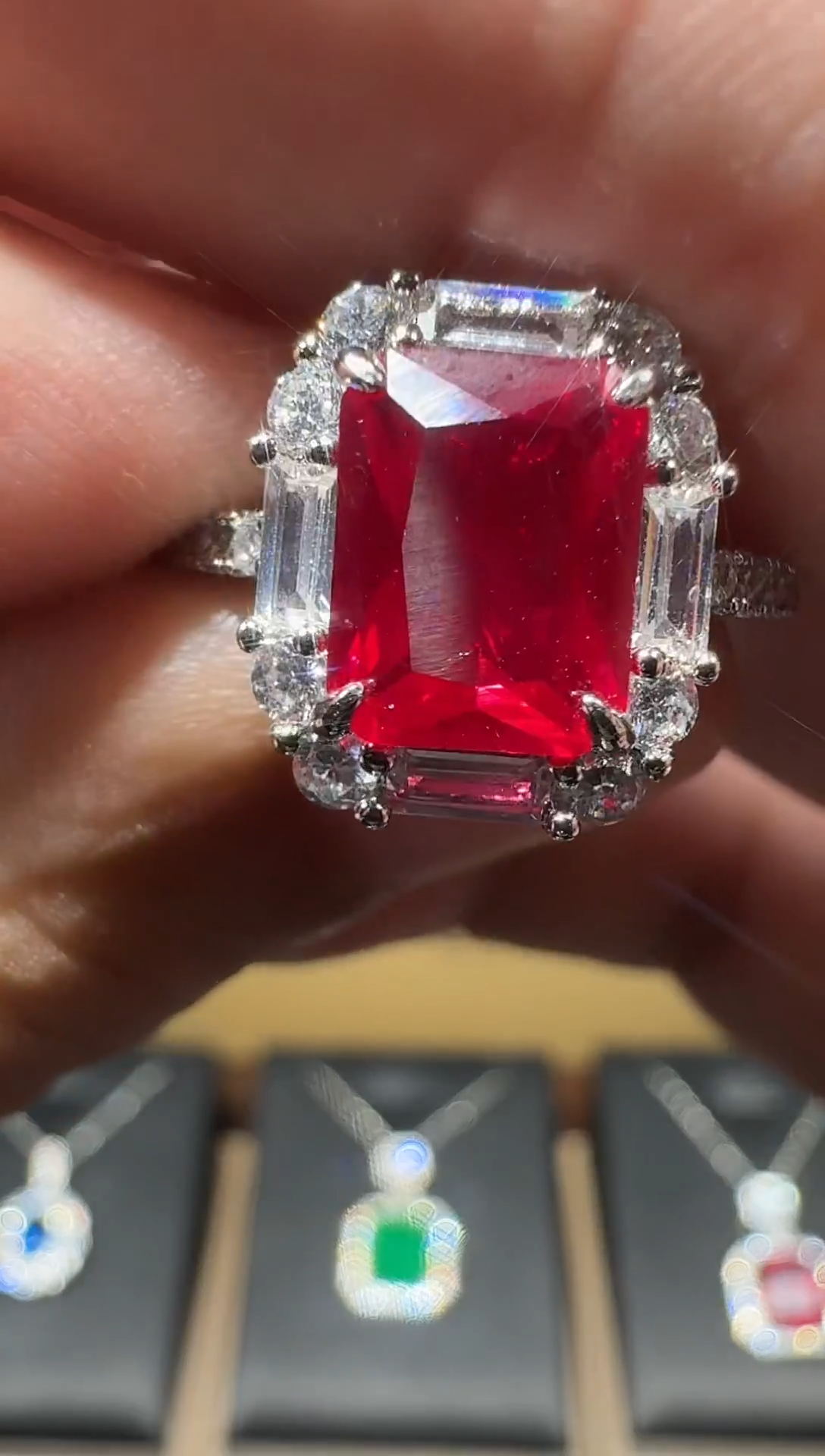 18K金镶嵌戒指红宝石211