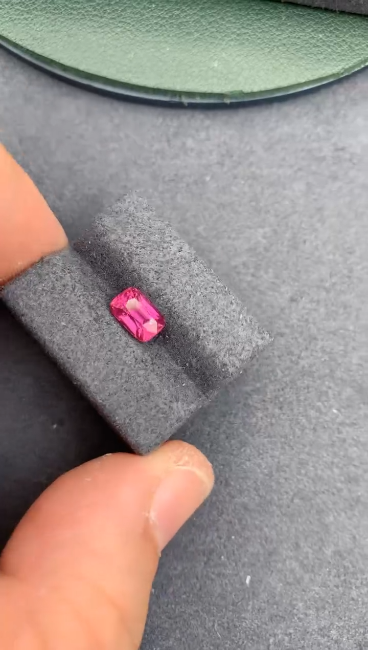【闪购商品】彩色蓝宝石裸石未镶嵌1.6ct粉蓝宝
