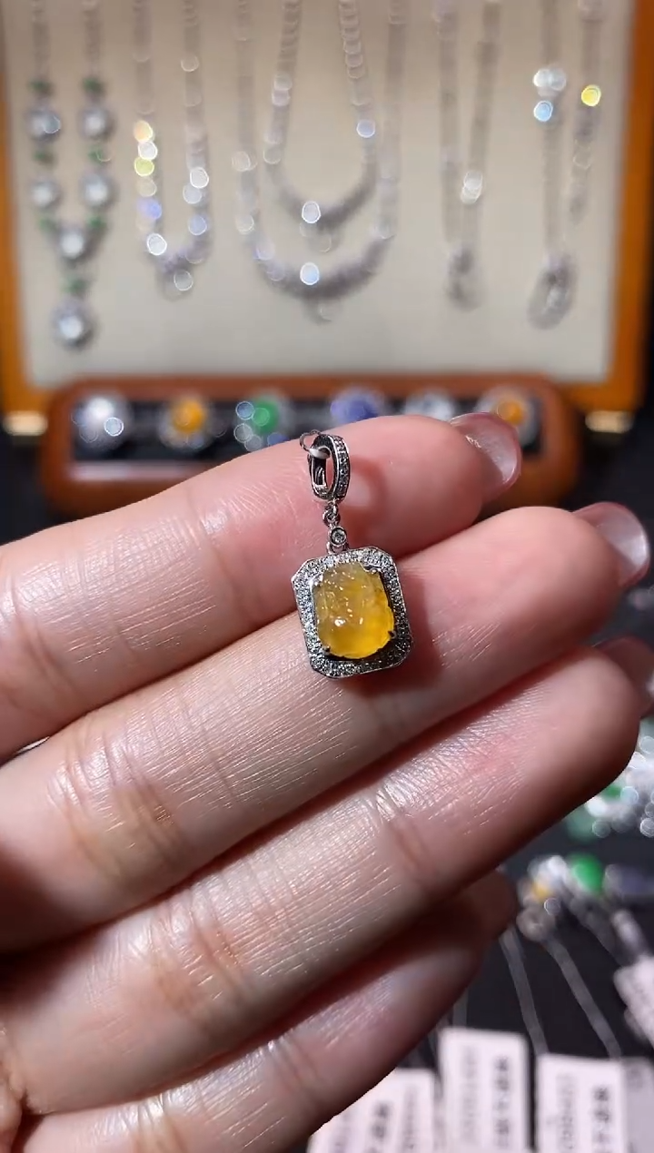 【闪购商品】翡翠18K金镶嵌颈饰吊坠