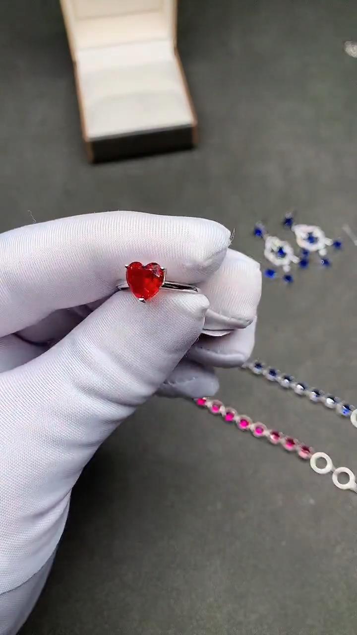 【闪购商品】红宝石戒指银S925镶嵌......