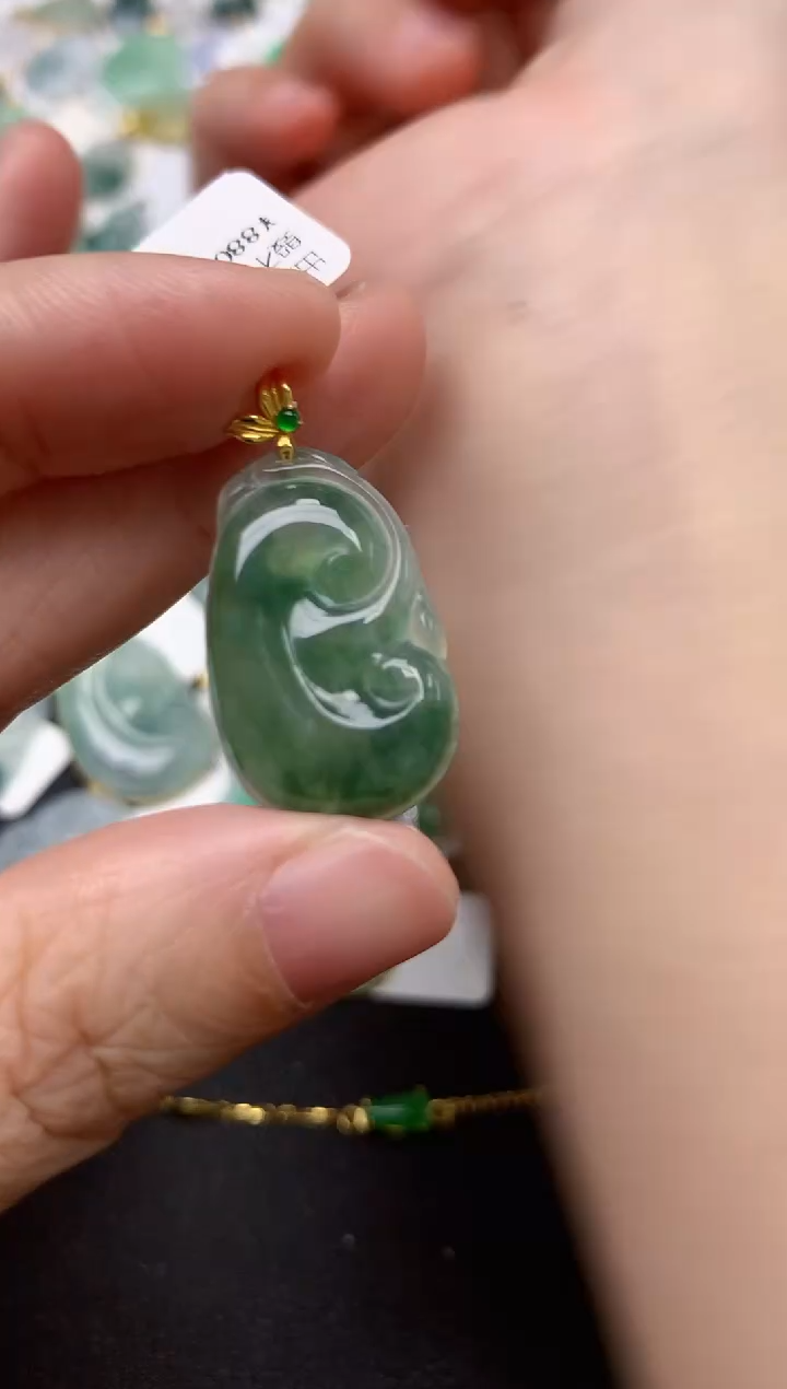 颈饰18K金镶嵌翡翠天然缅甸A货翡翠