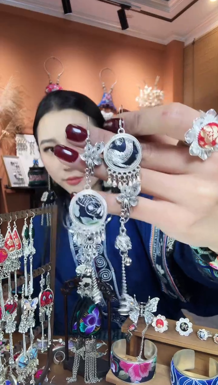 【闪购商品】刺绣纯手工民族风耳环