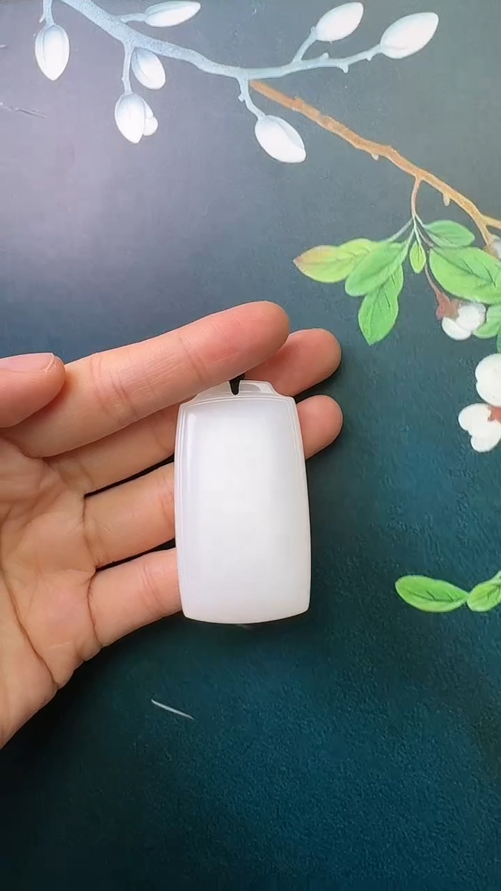 颈饰未镶嵌和田玉吊坠