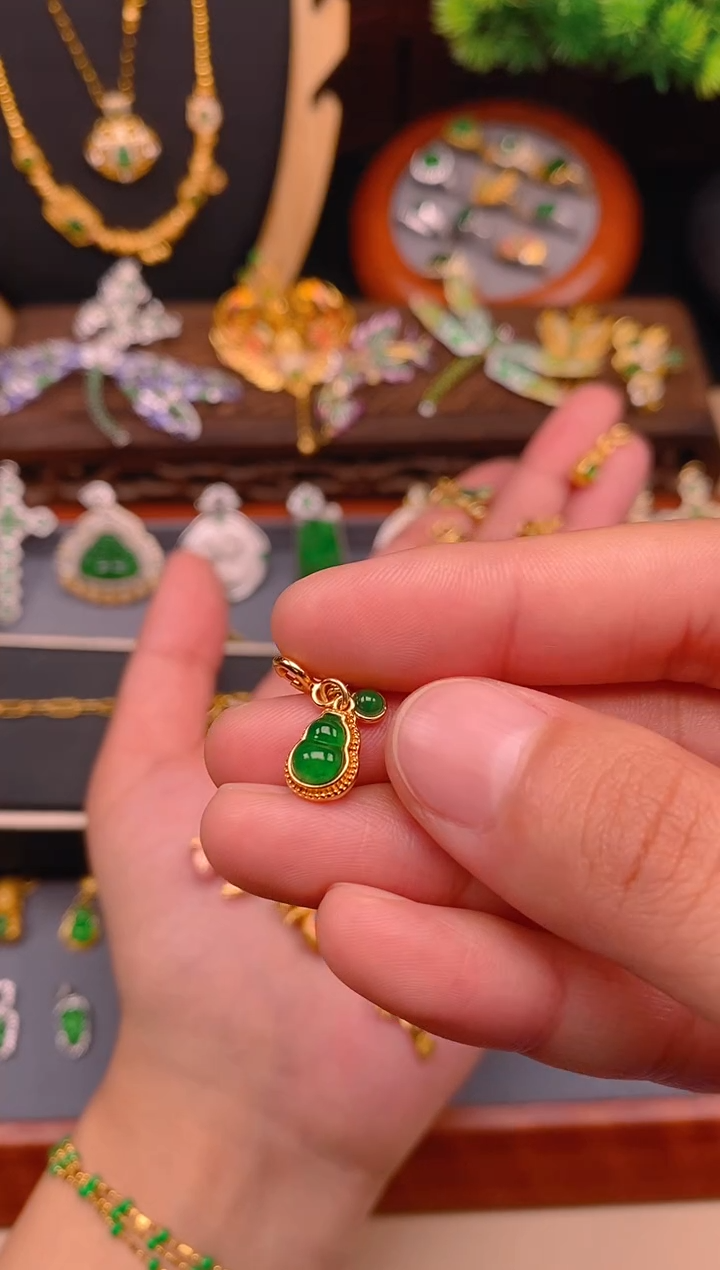 【闪购商品】翡翠吊坠(不含链)银S925镶嵌蛋面葫芦万能扣