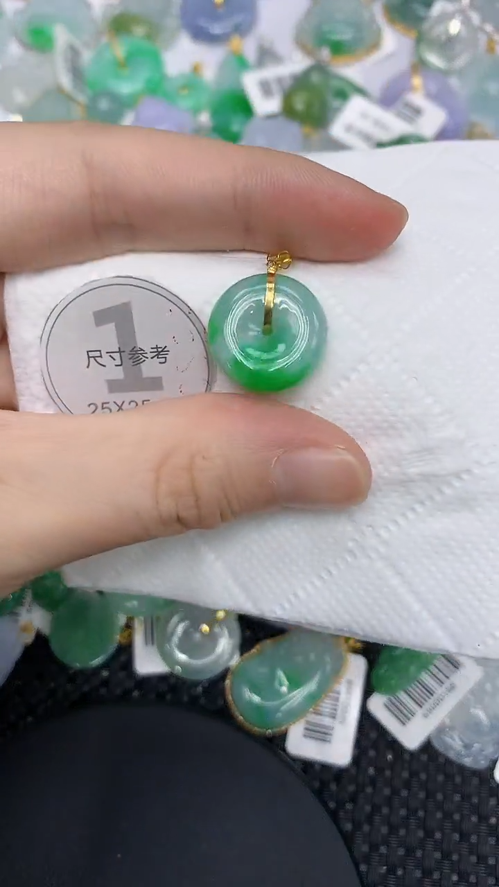 颈饰18K金镶嵌翡翠1111111111