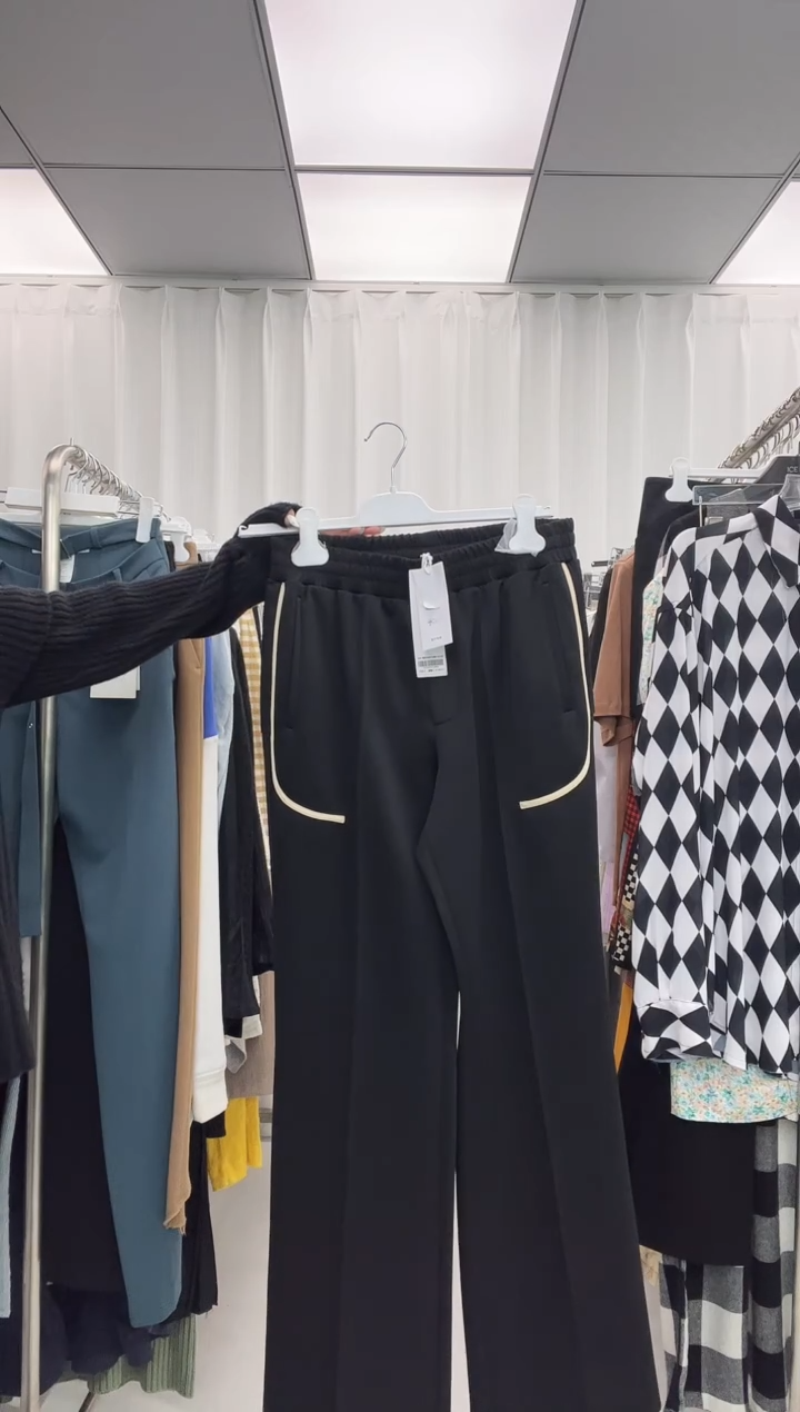 编号203 品牌休闲运动裤   福福450待开价