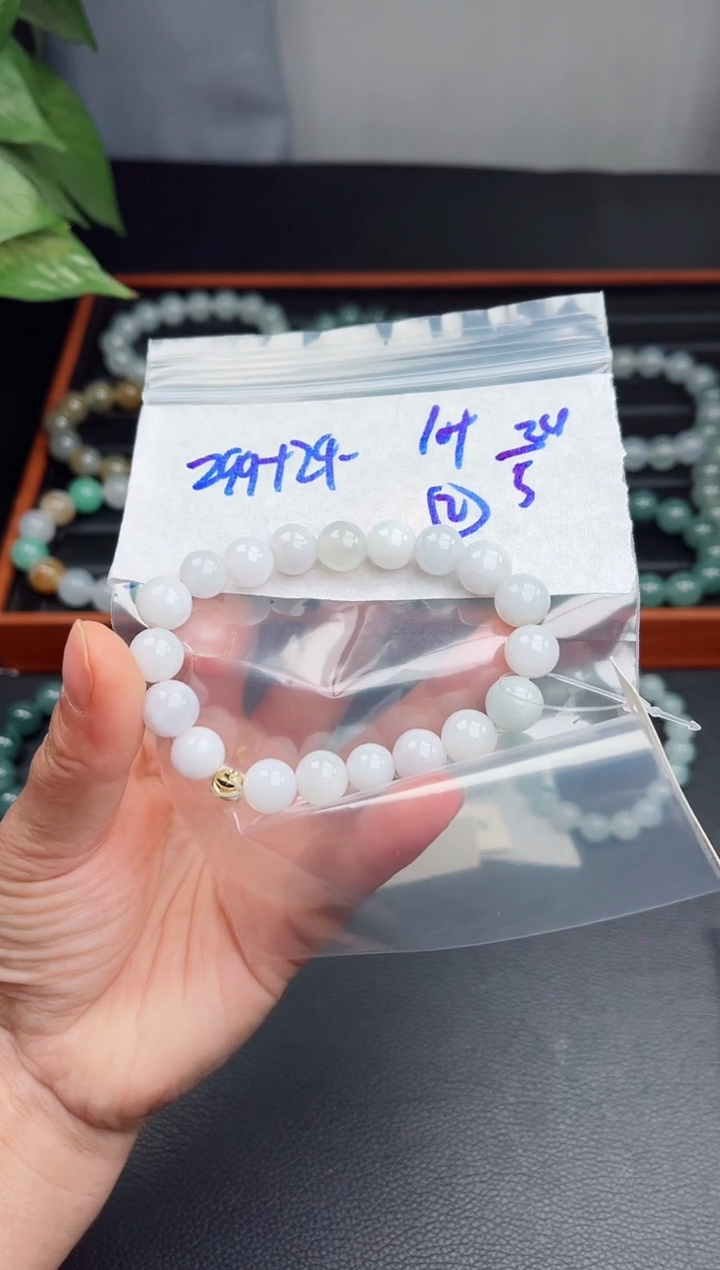 定制翡翠未镶嵌毛货需精细抛光，拍一发一