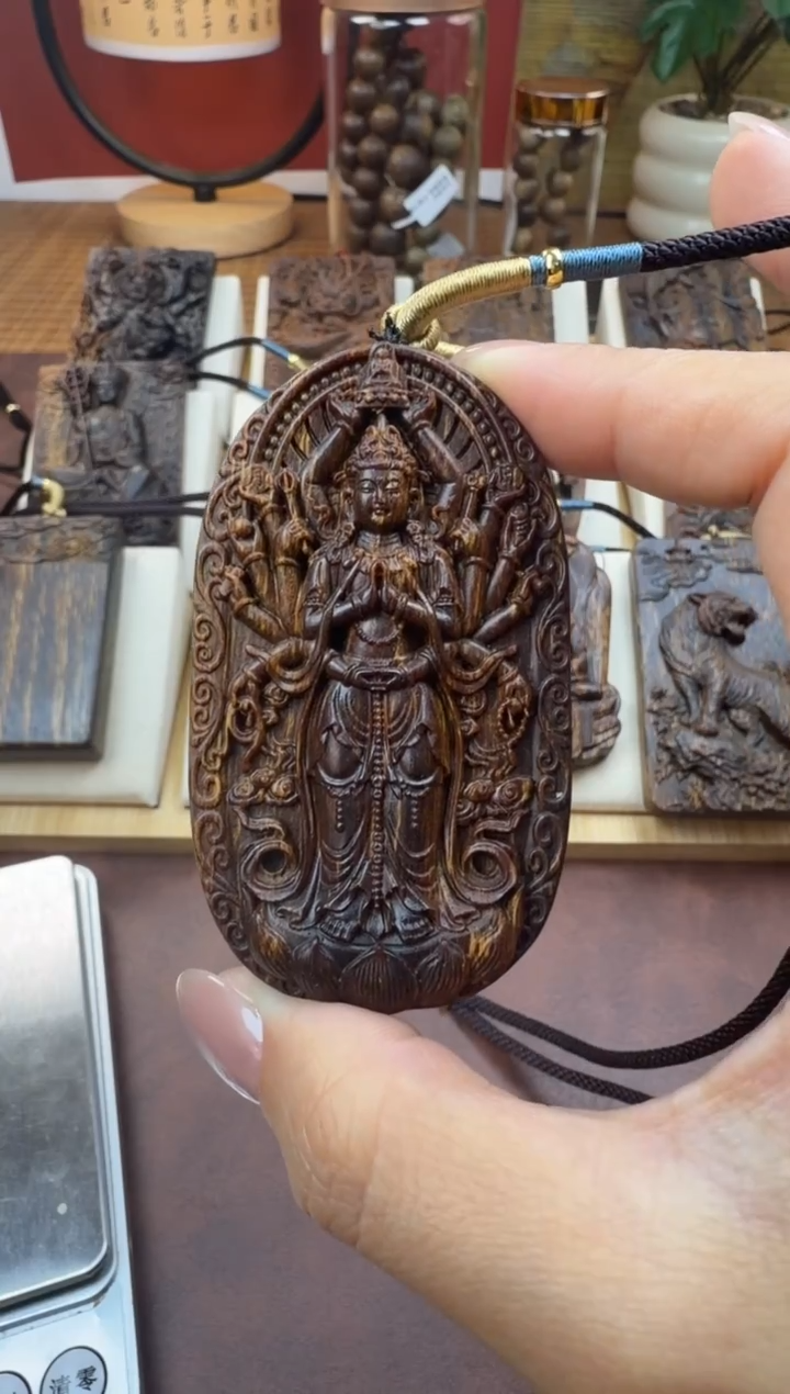 木木雕款 芽庄  站千手观音 7cm 送养香瓶