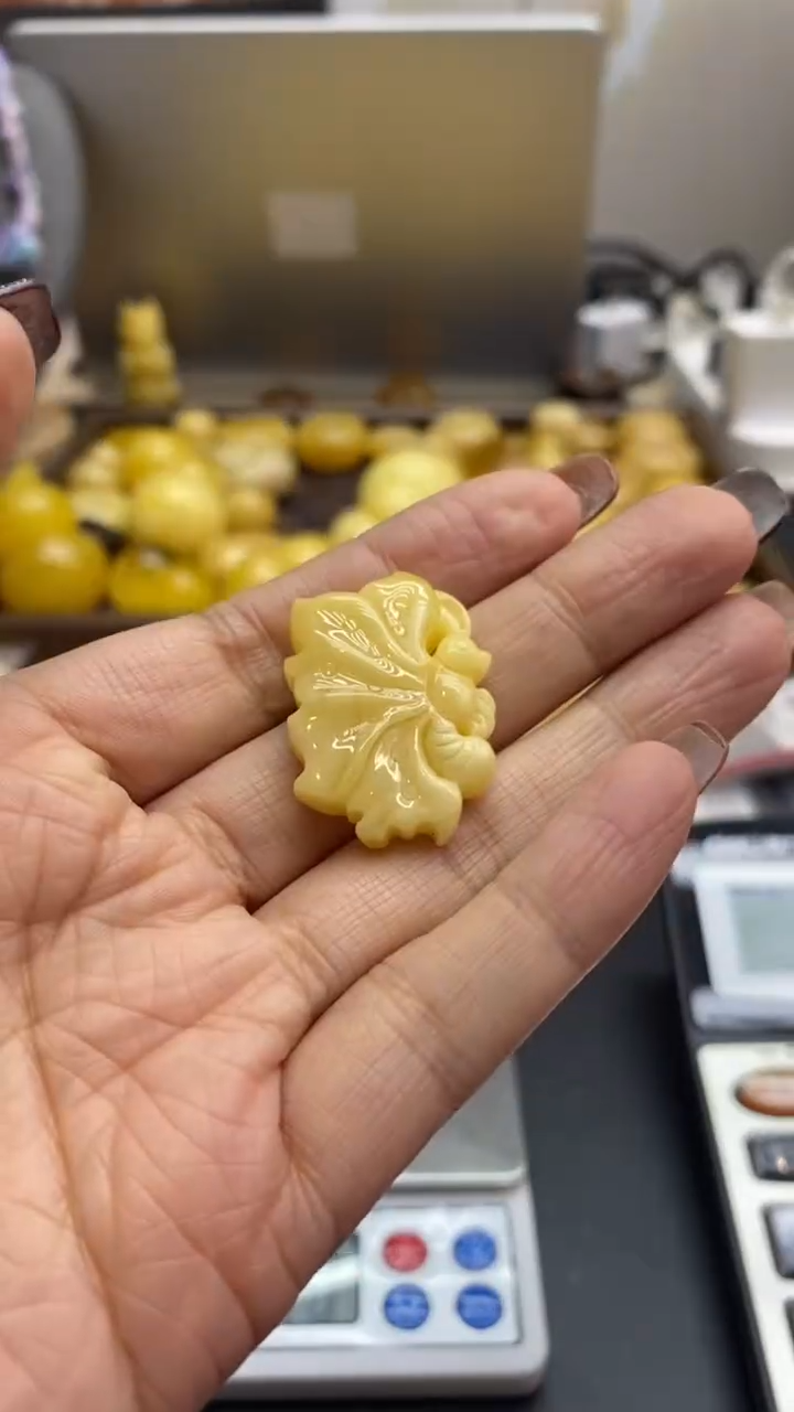 琥珀未镶嵌珠宝奇石1050