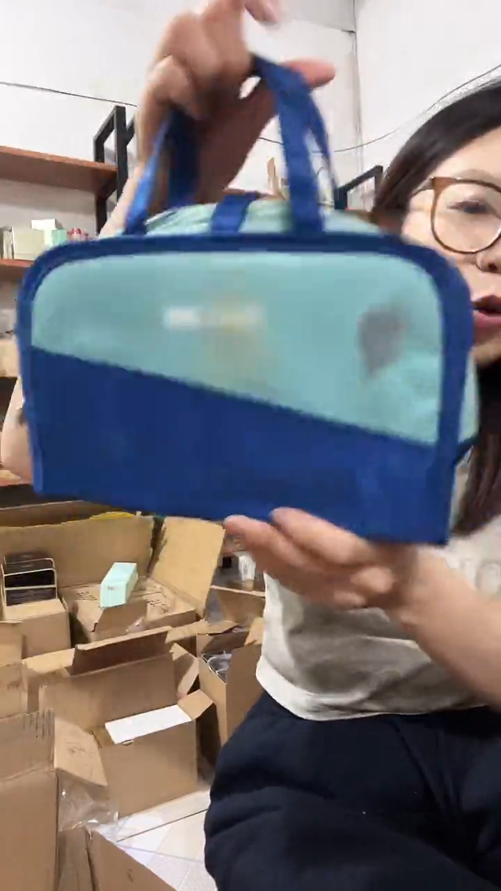 蚕丝B42素颜精华化妆包包容量超级大