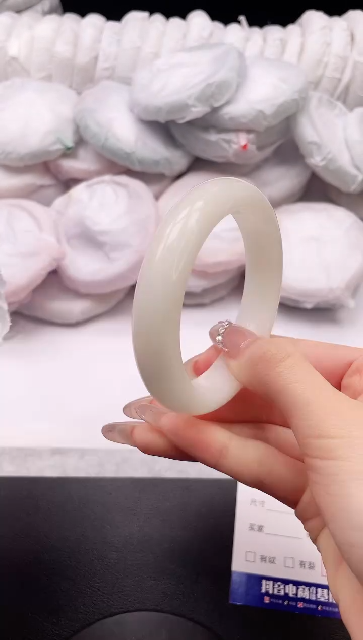 【闪购商品】和田玉手镯未镶嵌8K240-56