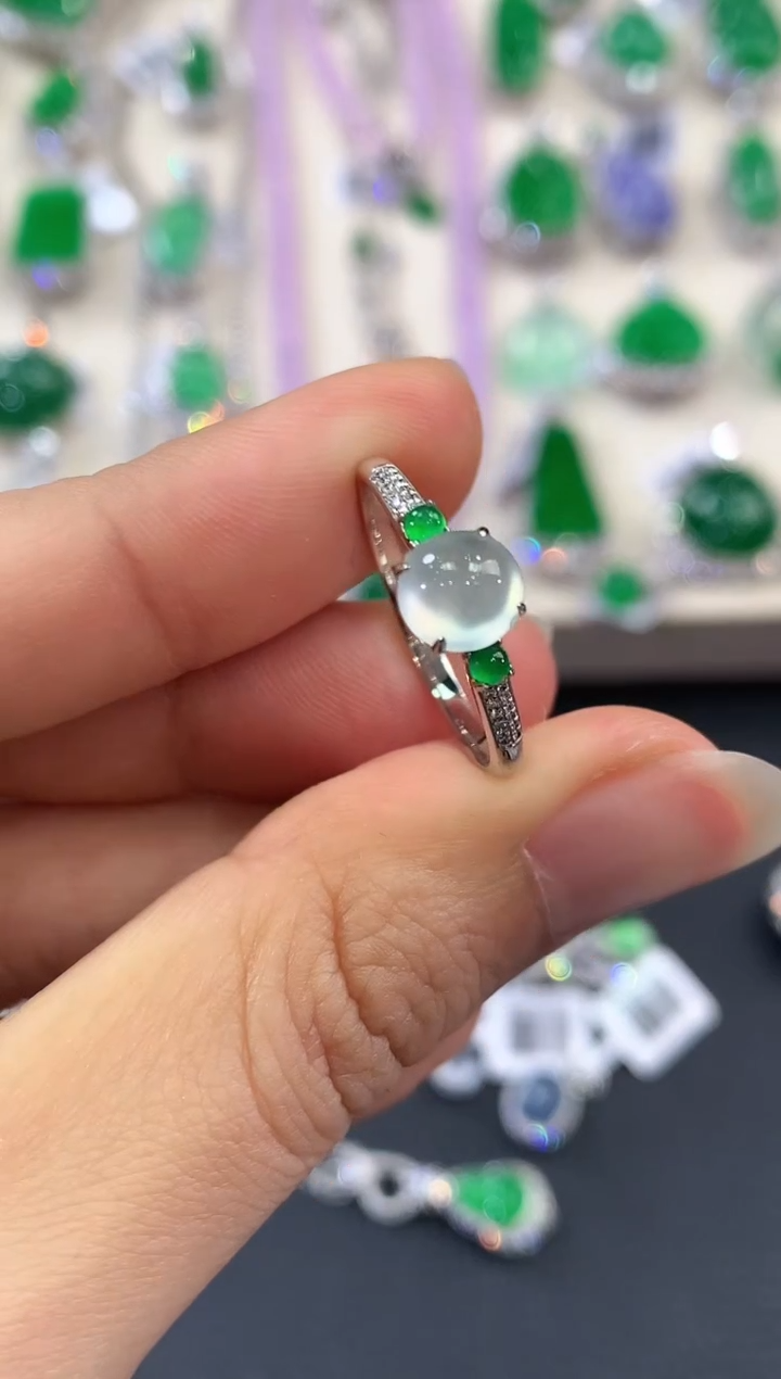 【闪购商品】翡翠戒指18K金镶嵌D25   