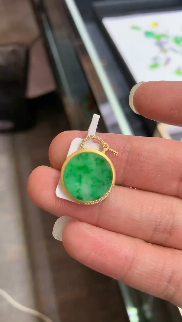 【闪购商品】翡翠吊坠(不含链)18K金镶嵌吊坠