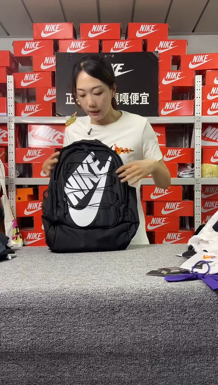 无痕黑色绑带书包 瑕疵直播间过款 尺码