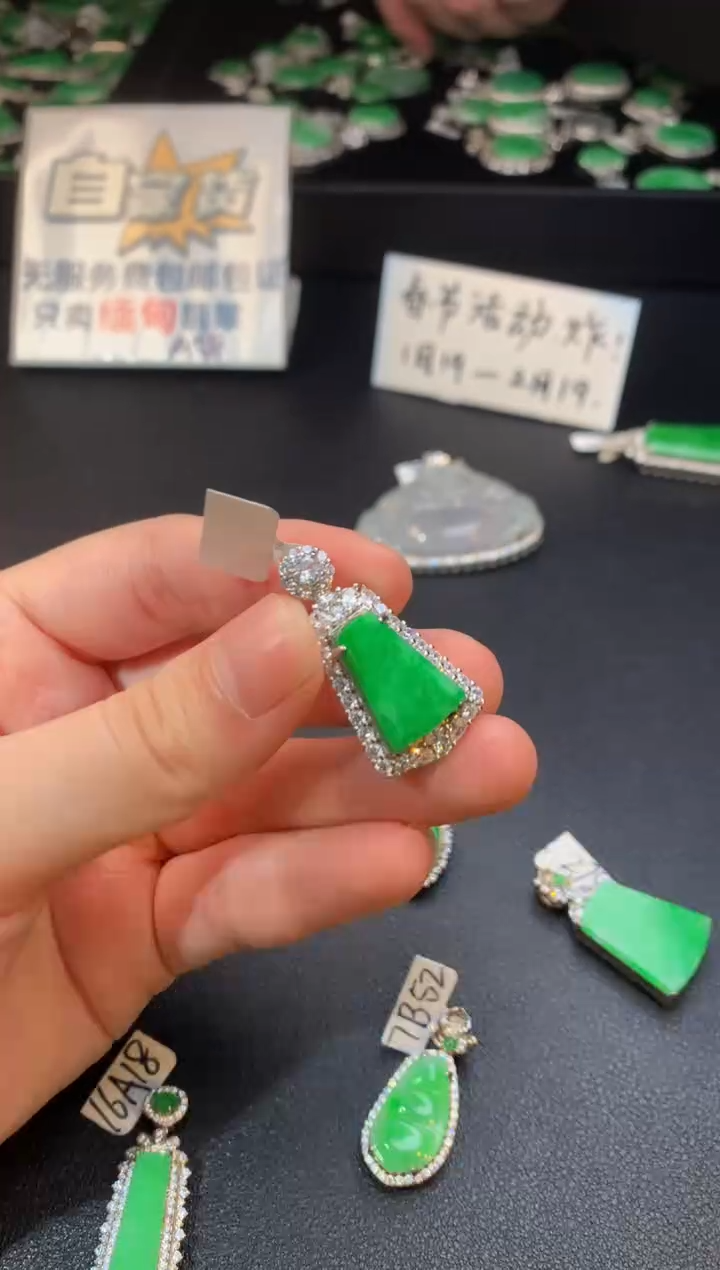 【闪购商品】翡翠颈饰银S925镶嵌翡翠