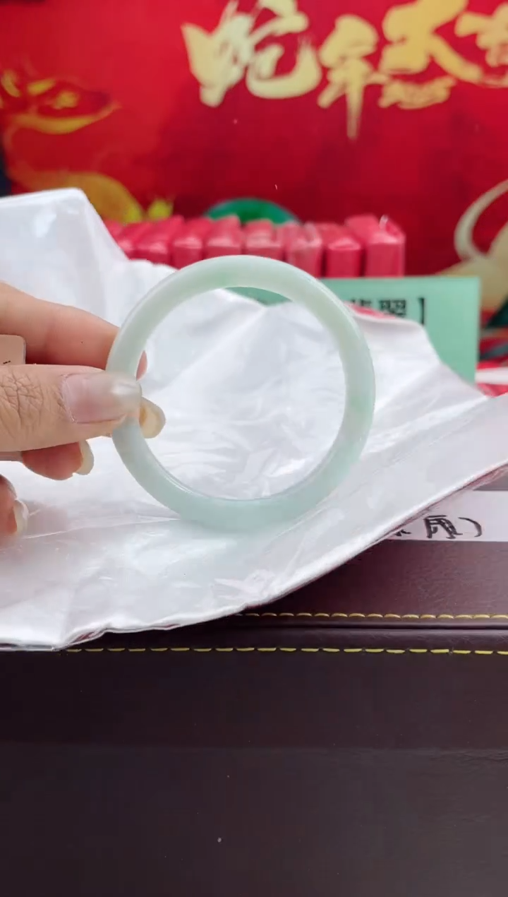 【闪购商品】翡翠手镯未镶嵌10翡翠手镯（微瑕）