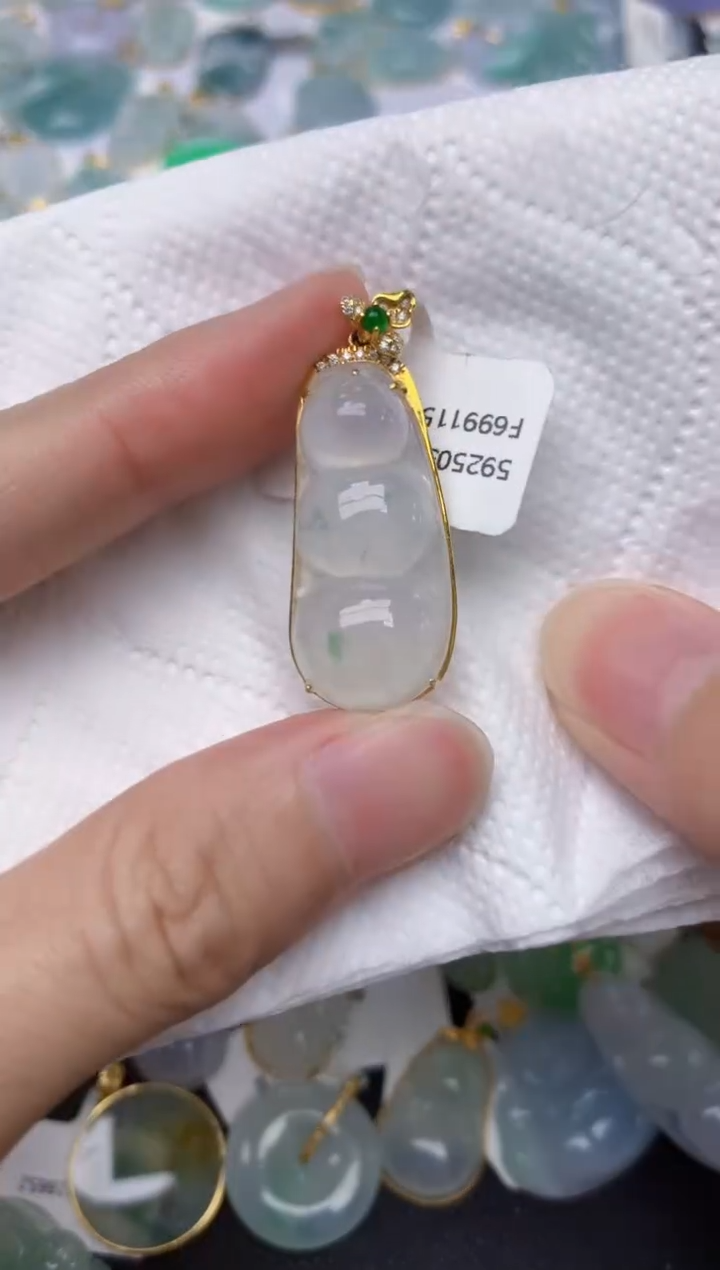 翡翠18K金镶嵌颈饰天然A货翡翠