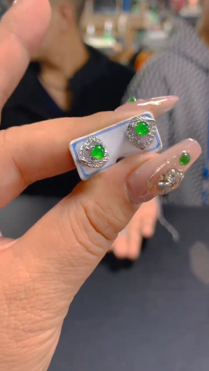 【闪购商品】翡翠耳饰未镶嵌0833194471多样性发其一