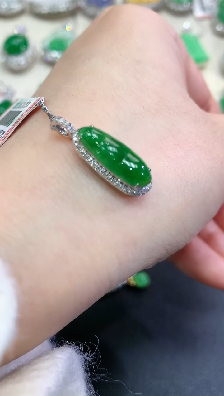 【闪购商品】翡翠颈饰18K金镶嵌B24