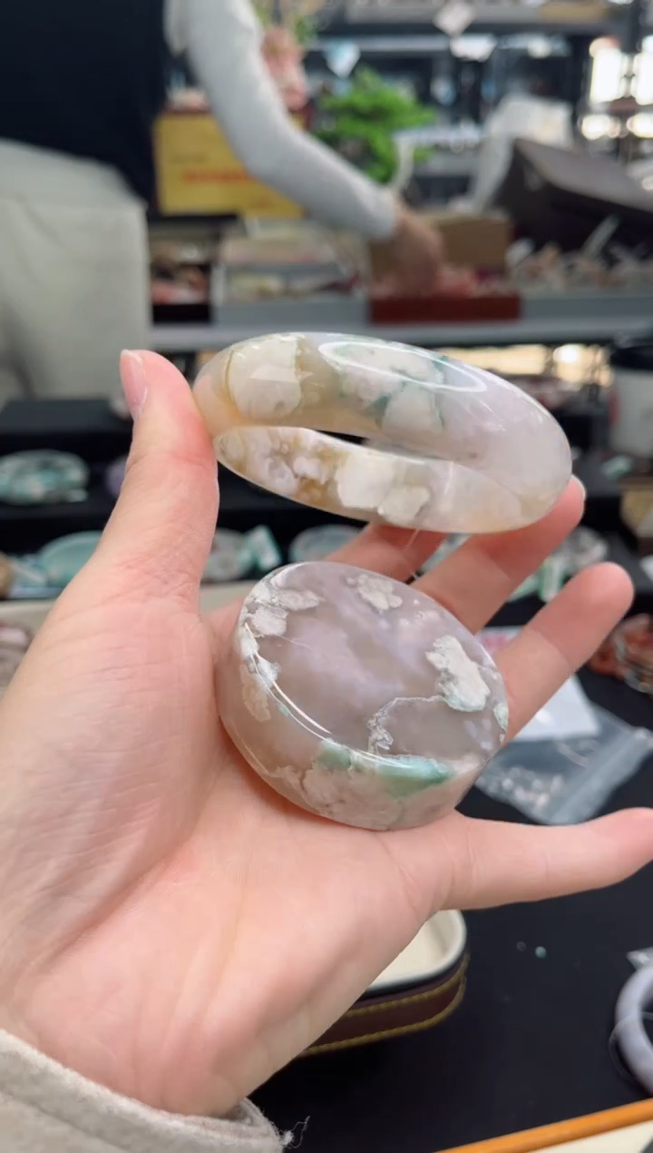 【闪购商品】石英质玉手镯未镶嵌62圈口（赠品镯心）6540163