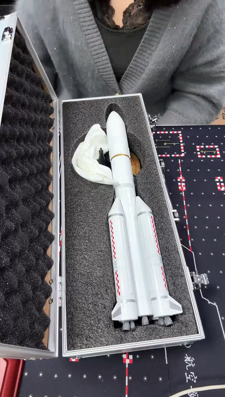 1/150合金火箭模型长征五号