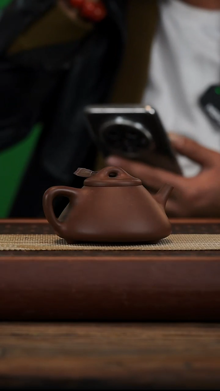 茶壶紫砂微瑕200毫升红皮龙子冶