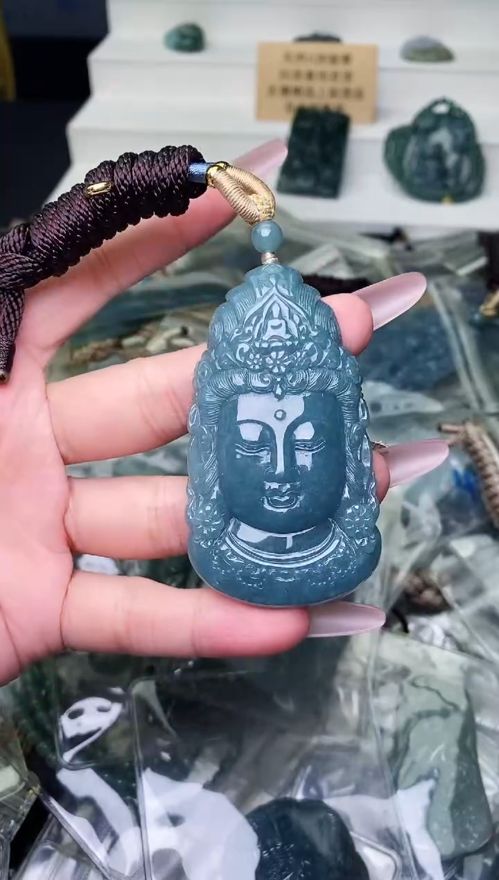 颈饰未镶嵌翡翠 