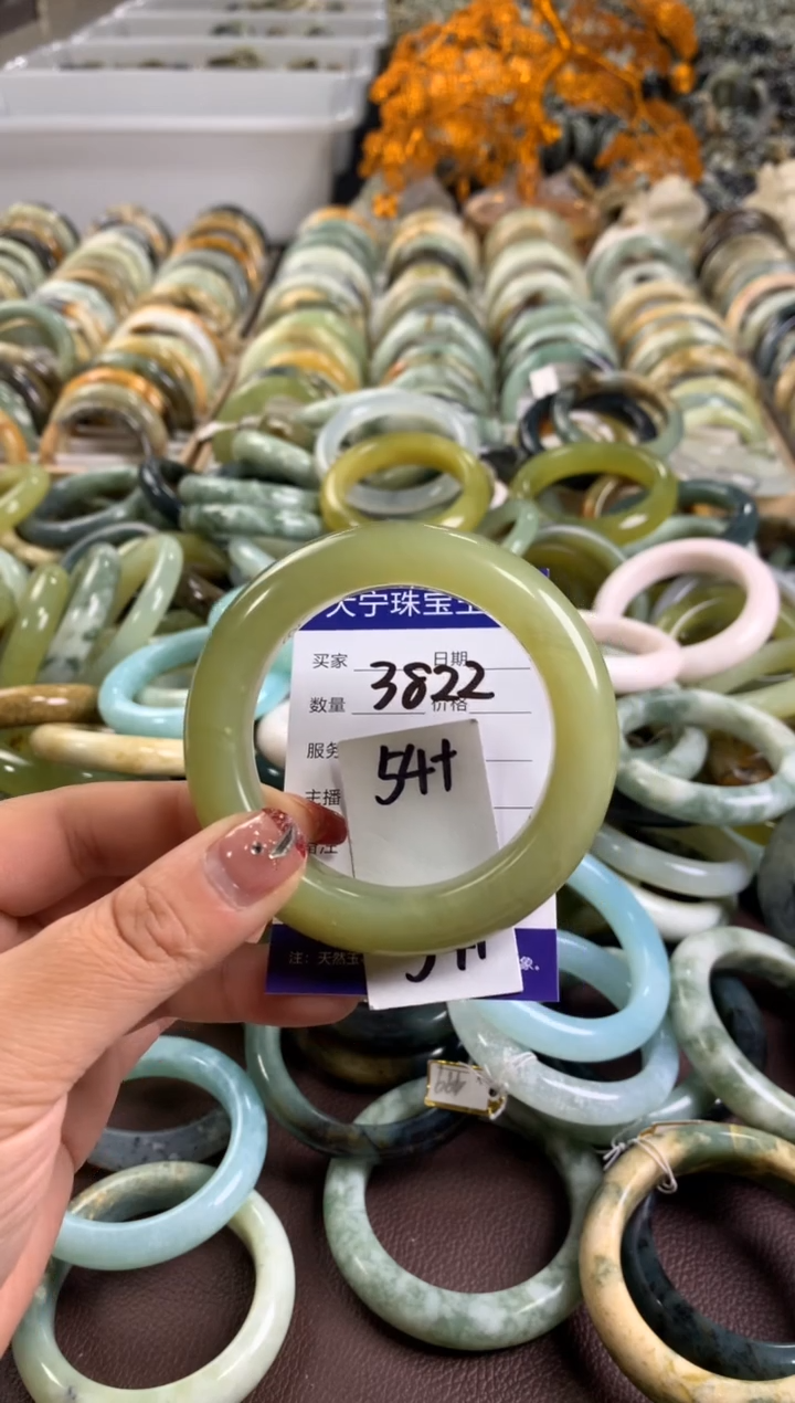 【闪购商品】蛇纹石玉手镯未镶嵌3822