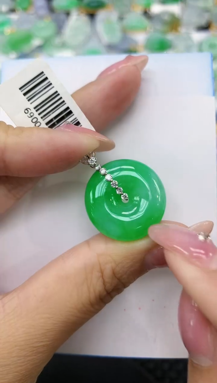 翡翠18K金镶嵌颈饰11111111111