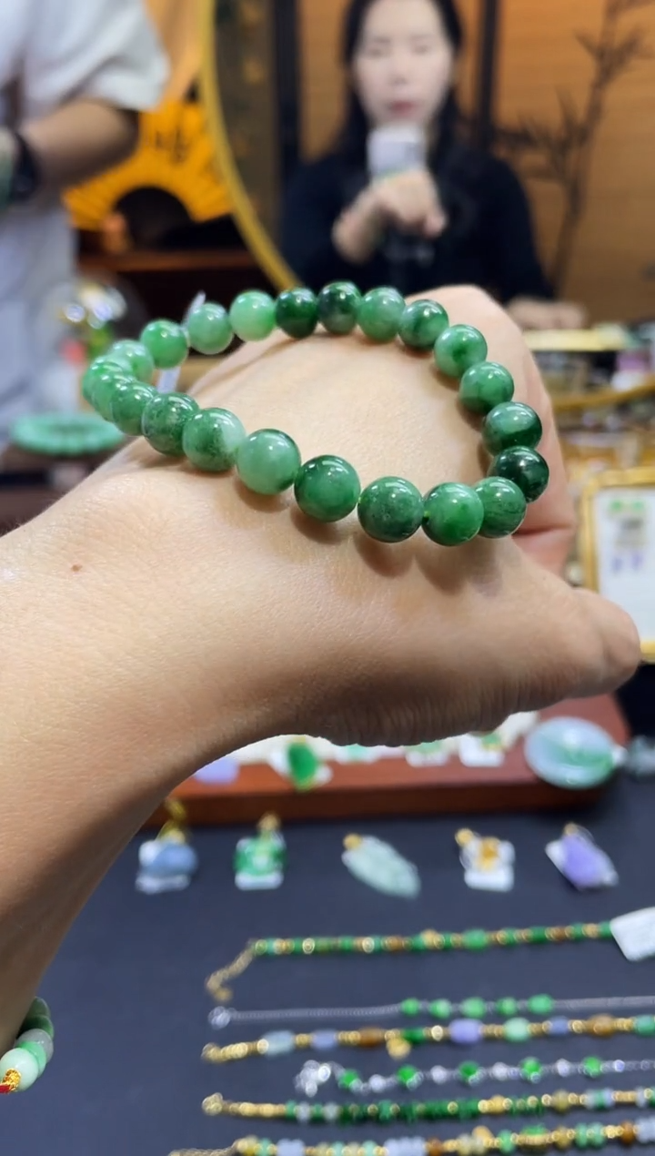 颈饰未镶嵌翡翠手串