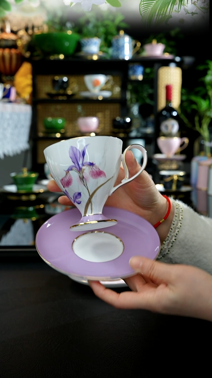 杯碟--------鸢尾花