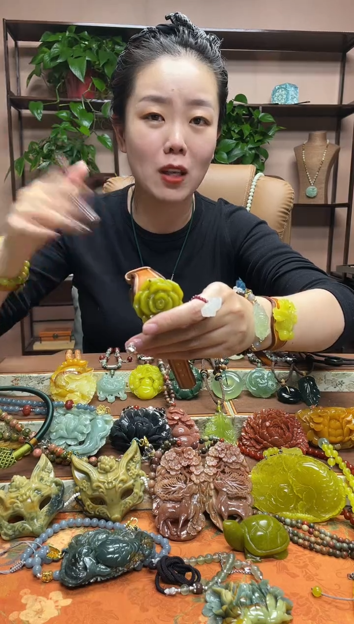 未镶嵌岫玉吊坠多样性发货发其中之一