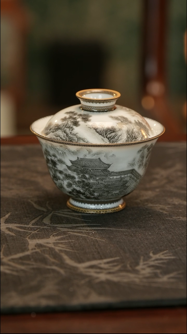 W****8手绘重工墨彩阿房宫岩茶盖碗