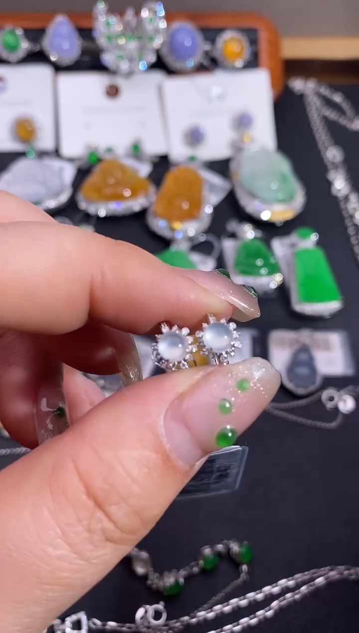 【闪购商品】翡翠耳饰18K金镶嵌耳饰