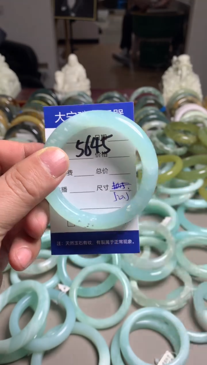 【闪购商品】蛇纹石玉手镯未镶嵌5645