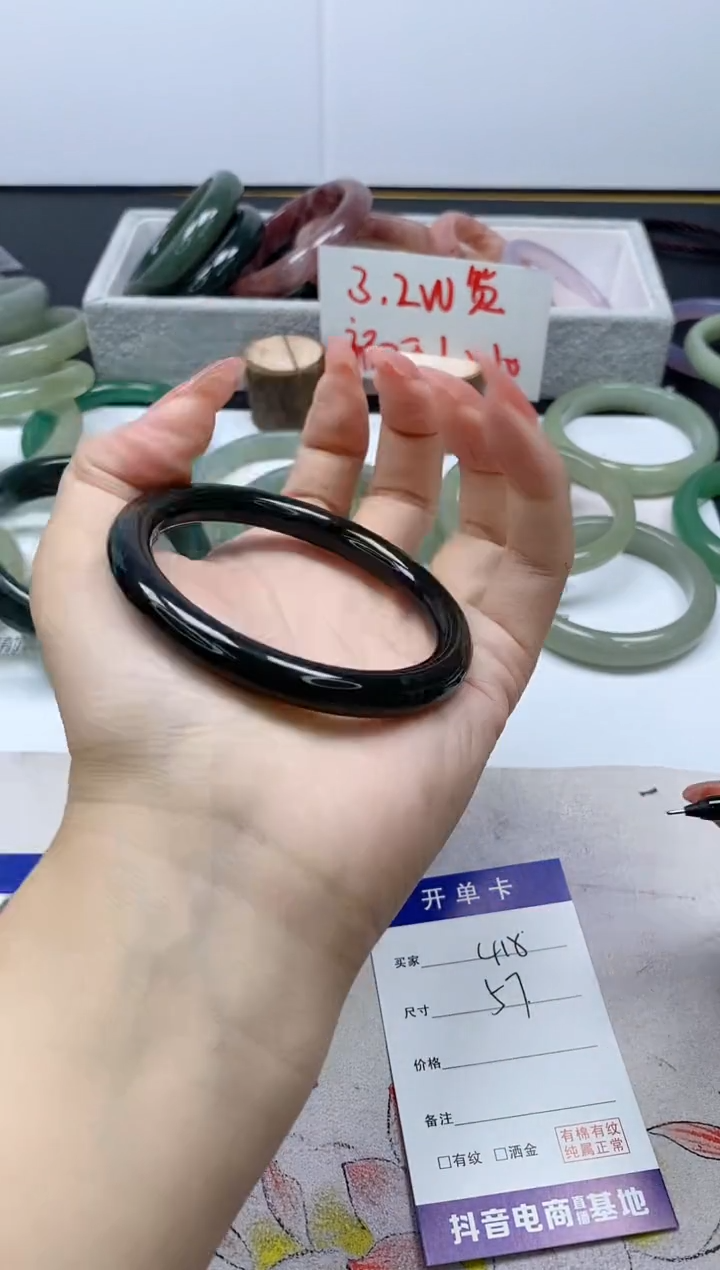 【闪购商品】石英质玉手镯未镶嵌418/57