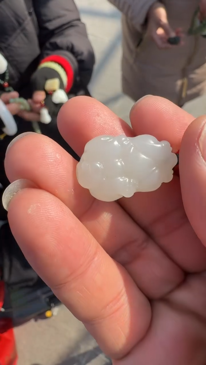 未镶嵌和田玉（糖玉）挂件和田玉