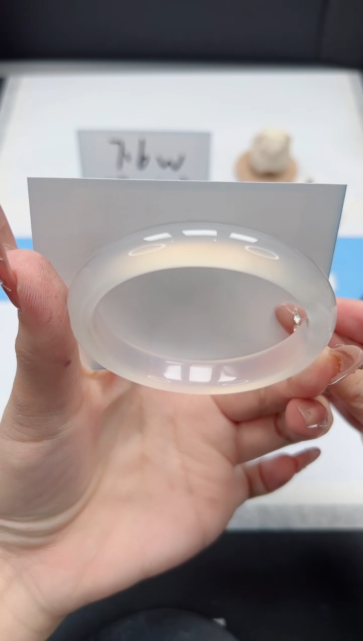 【闪购商品】石英质玉手镯未镶嵌305/56.8荔枝