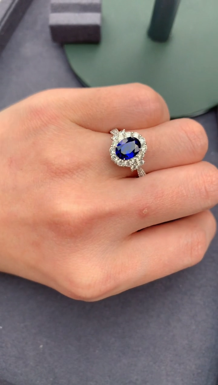 【闪购商品】蓝宝石戒指18K金镶嵌1.5ct蓝宝石戒指