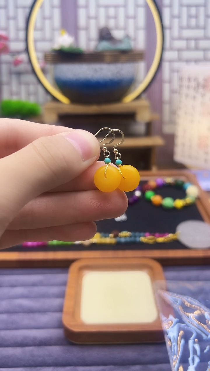 14K金镶嵌蜜蜡耳饰E82